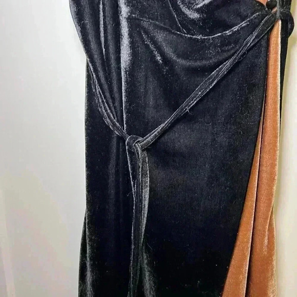 THML Black and Brown Spaghetti Strap Stretch Velvet Wrap Dress Size S NWT - Picture 4 of 8